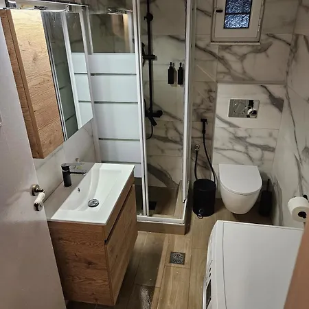 Cleo's Appartement Ipsilantis